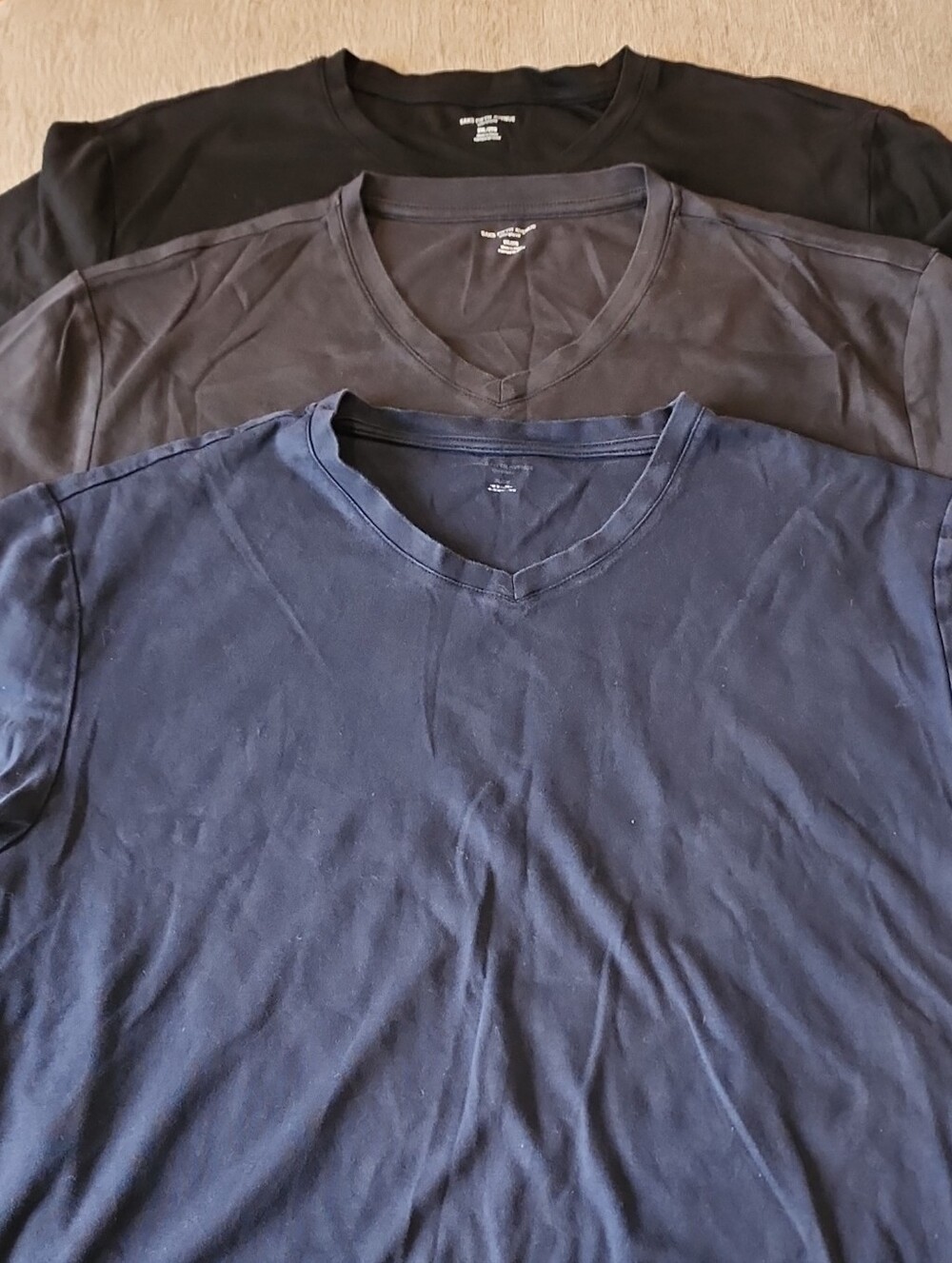 Bundle of 3 Saks Fifth Avenue Men's V-Neck T-Shirts - Size 2XL